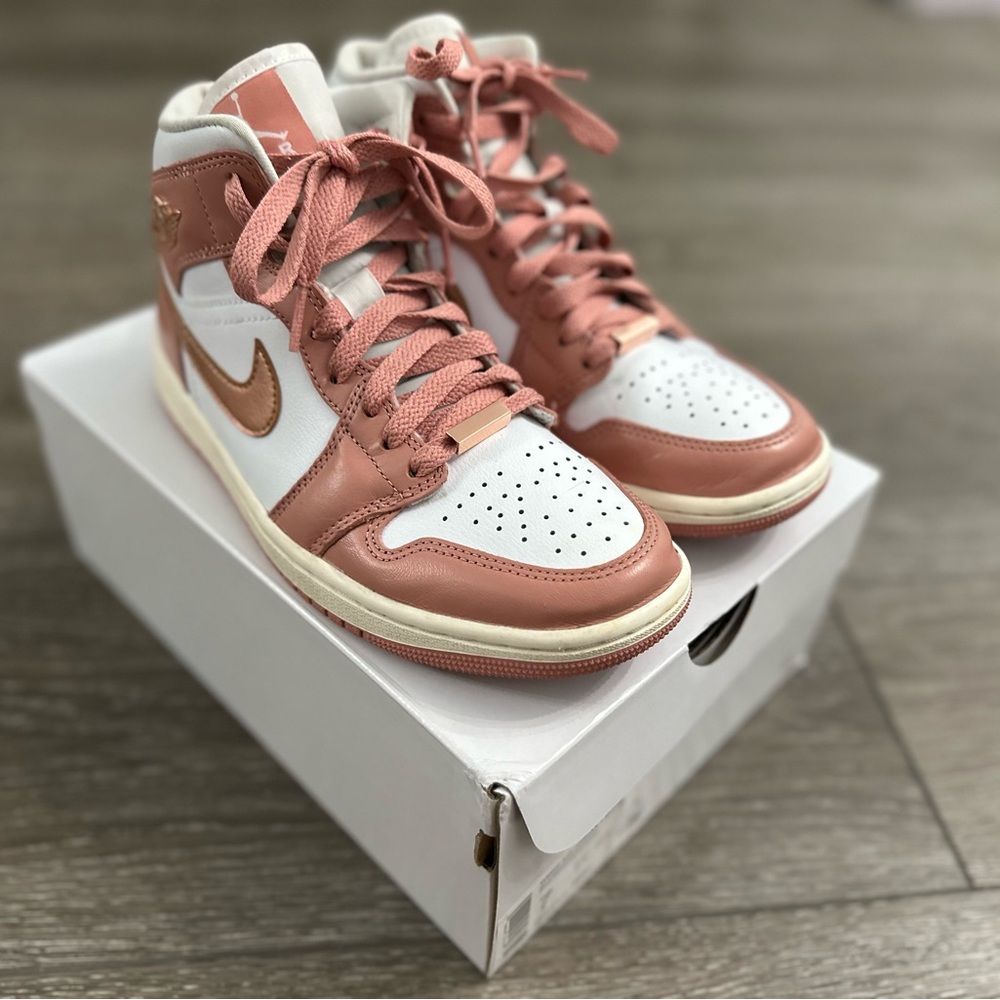 Women’s Air Jordan Mid SE Stardust size 7